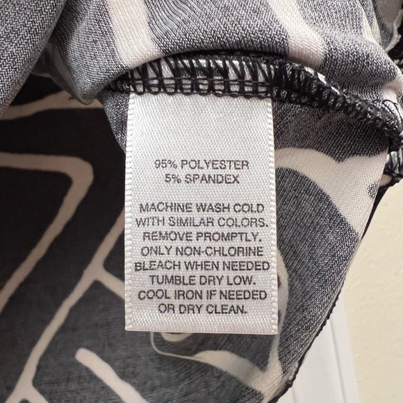 NWT White House Black Market V-Neck Wrap Top - Picture 3 of 3